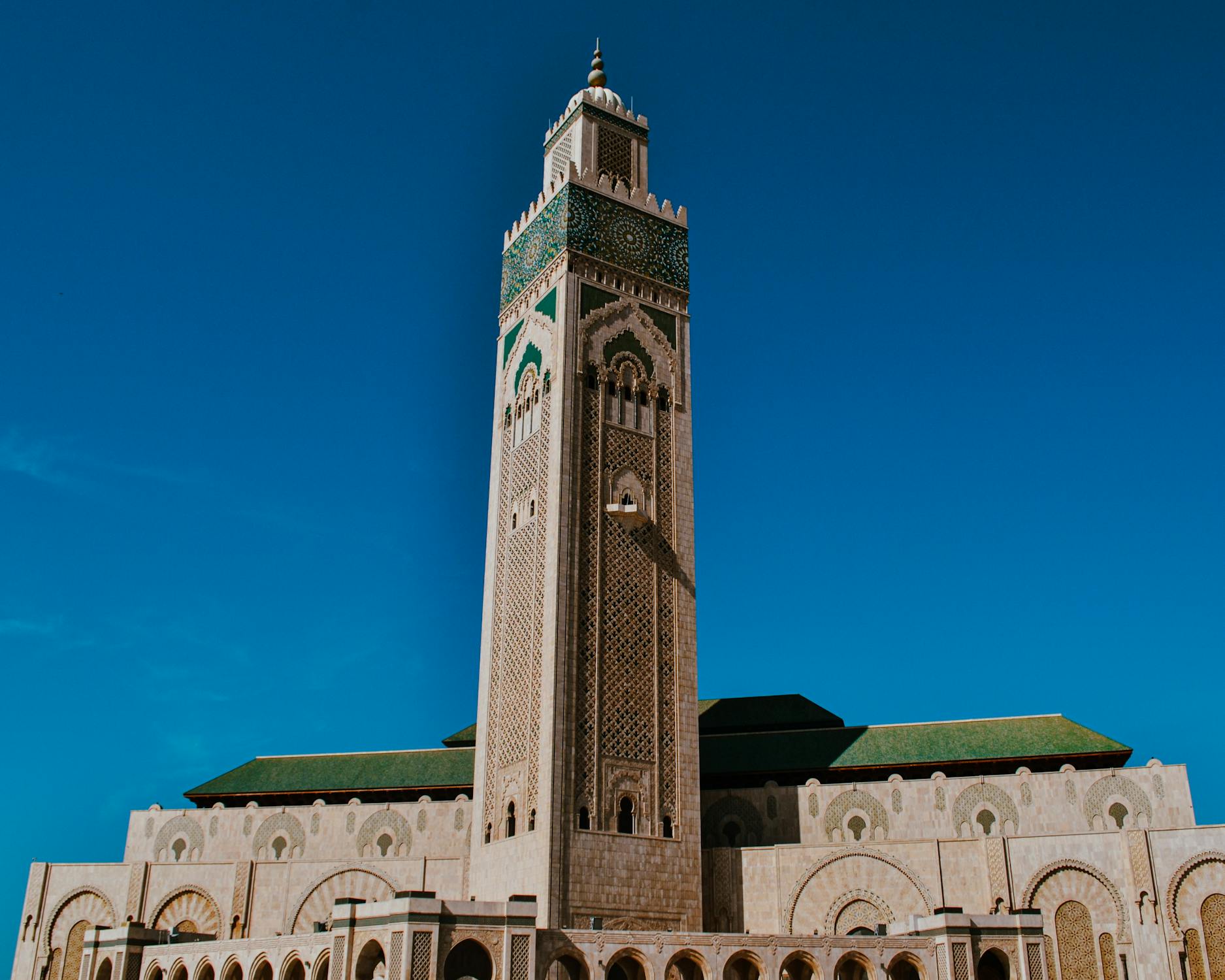free-photo-of-punto-di-riferimento-viaggio-torre-cielo-azzurro