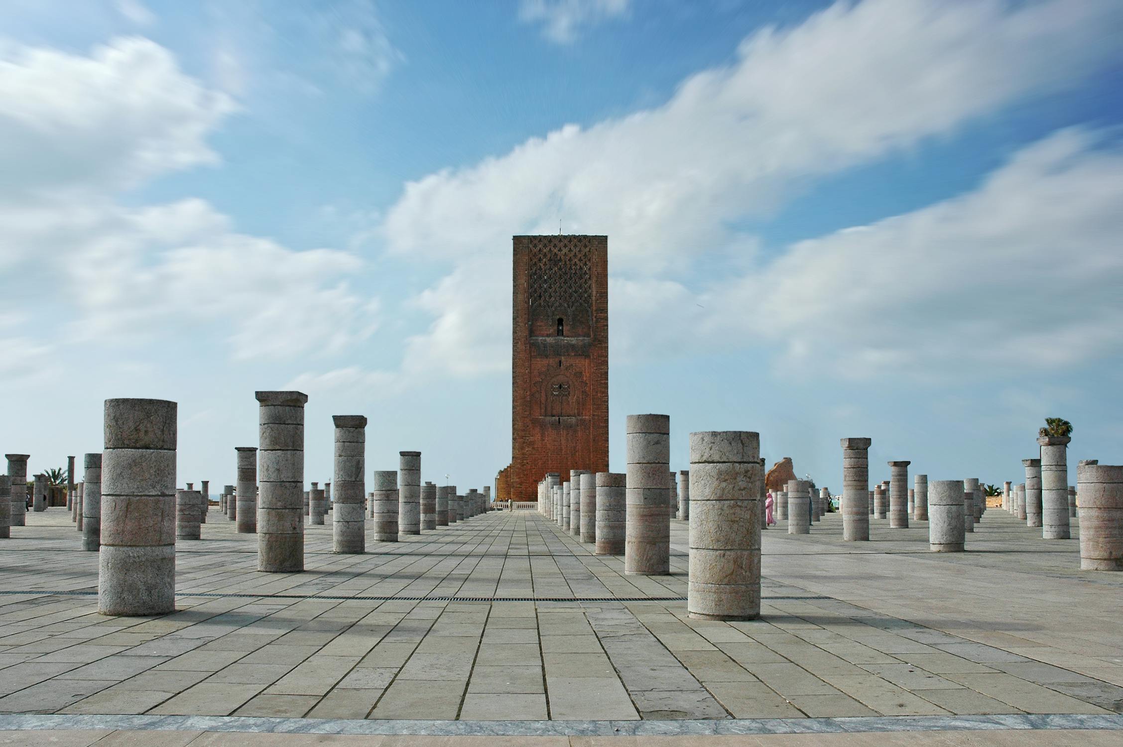 free-photo-of-torre-e-colonne-di-hassan-a-rabat